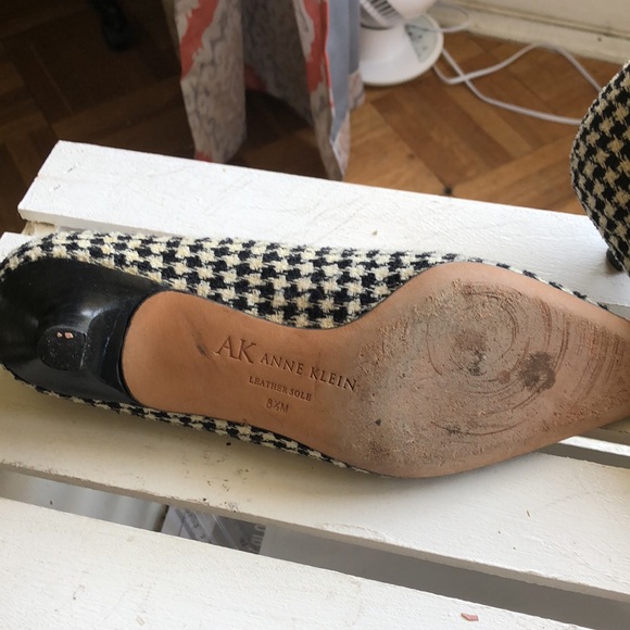 Black and white shoes by Anne Klein size 8 1/2 M outside good condition - Picture 5 of 7